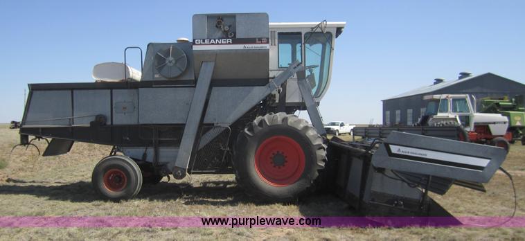 image for item B3017 1983 Gleaner L3 combine with header