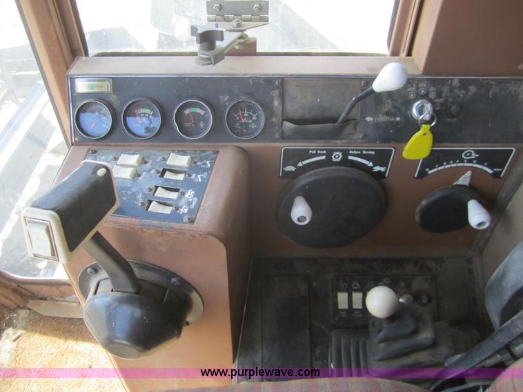 image for item B3017 1983 Gleaner L3 combine with header