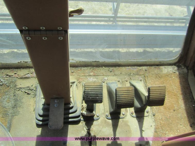 image for item B3017 1983 Gleaner L3 combine with header