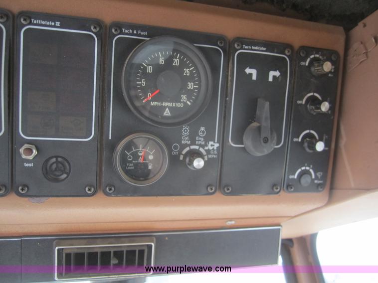 image for item B3017 1983 Gleaner L3 combine with header