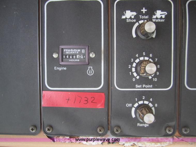 image for item B3017 1983 Gleaner L3 combine with header