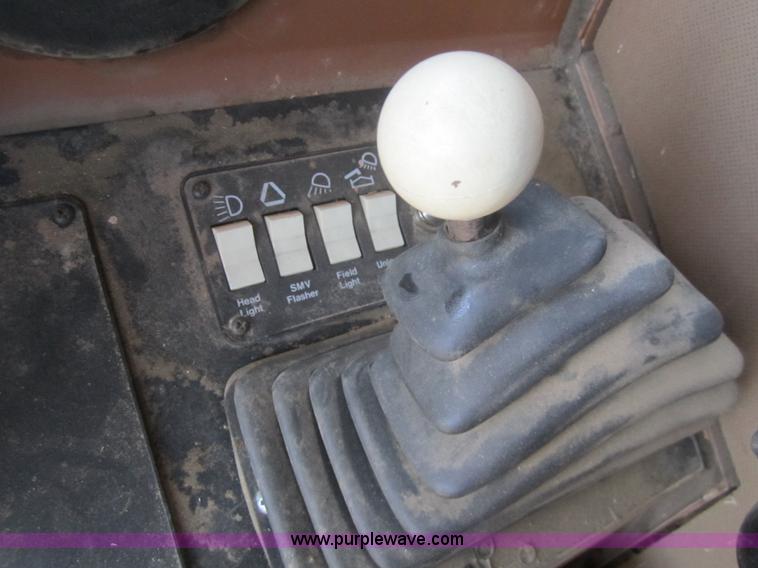 image for item B3017 1983 Gleaner L3 combine with header