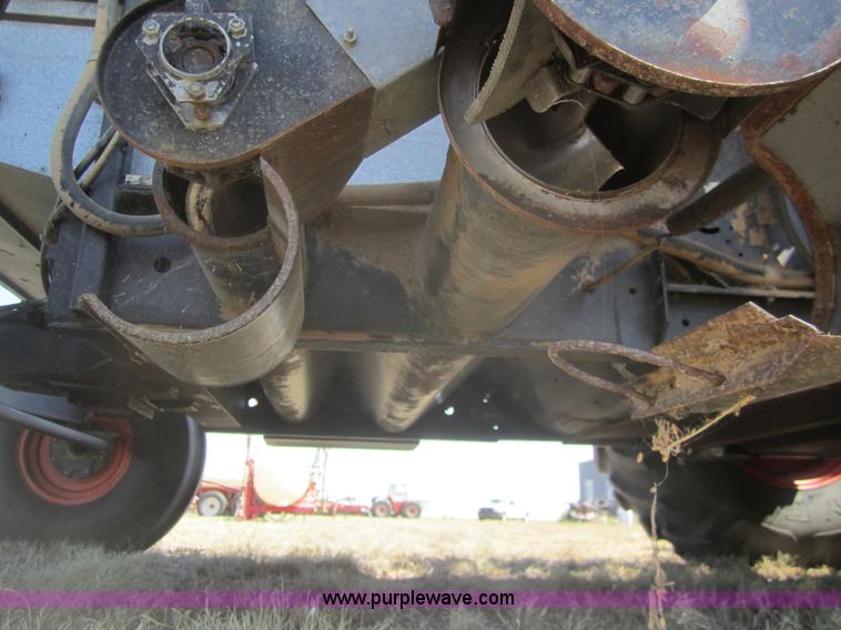 image for item B3017 1983 Gleaner L3 combine with header