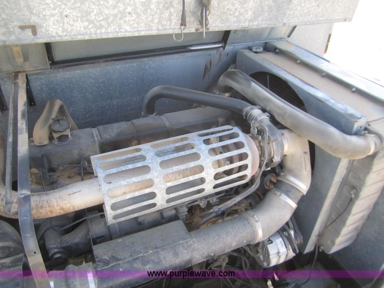 image for item B3017 1983 Gleaner L3 combine with header