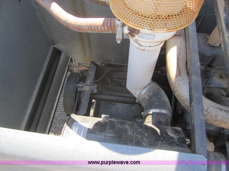 image for item B3017 1983 Gleaner L3 combine with header