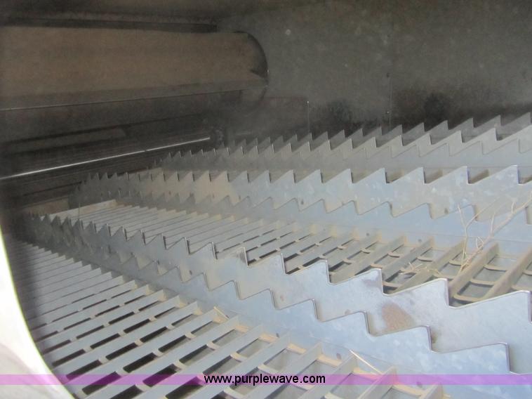 image for item B3017 1983 Gleaner L3 combine with header