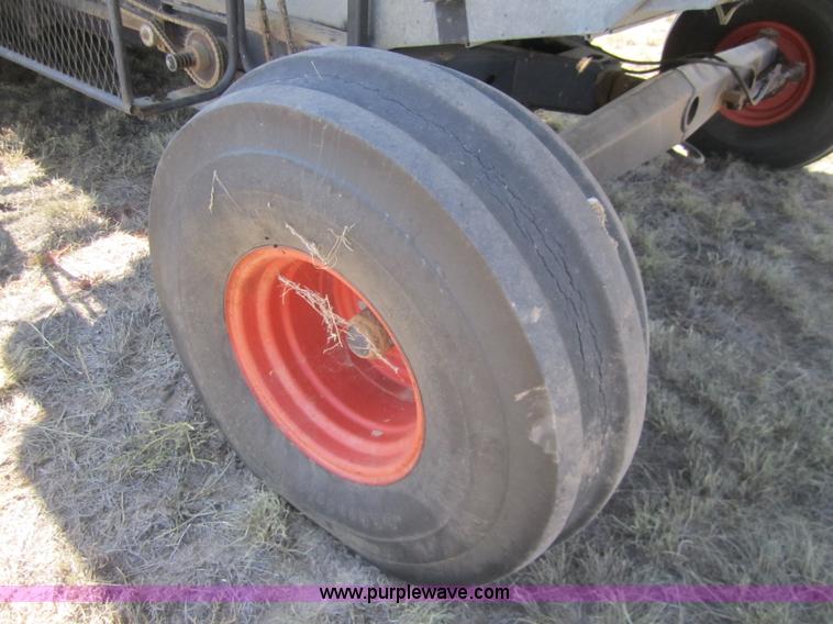 image for item B3017 1983 Gleaner L3 combine with header