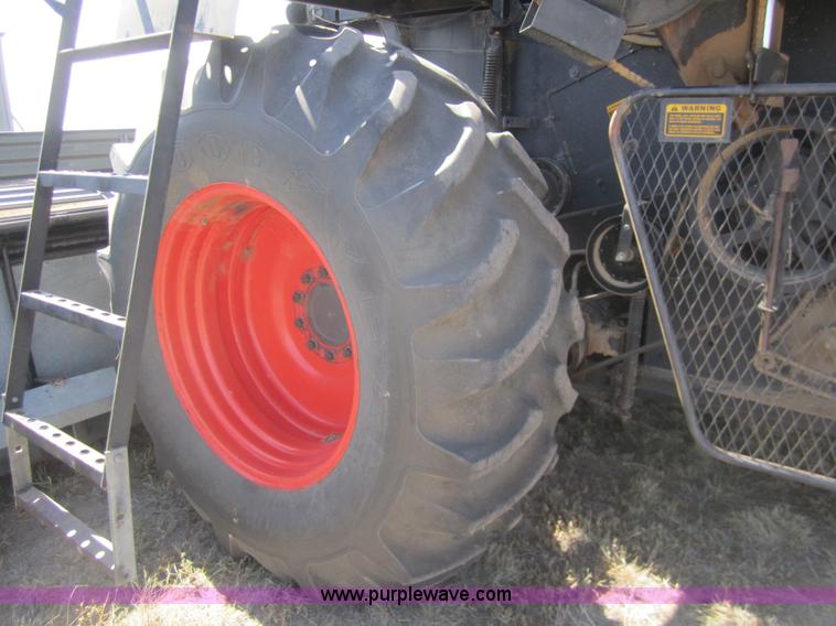 image for item B3017 1983 Gleaner L3 combine with header