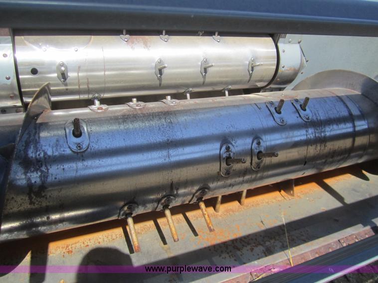 image for item B3017 1983 Gleaner L3 combine with header