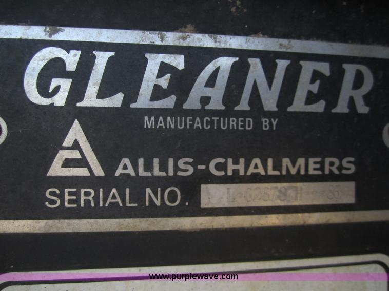 image for item B3017 1983 Gleaner L3 combine with header