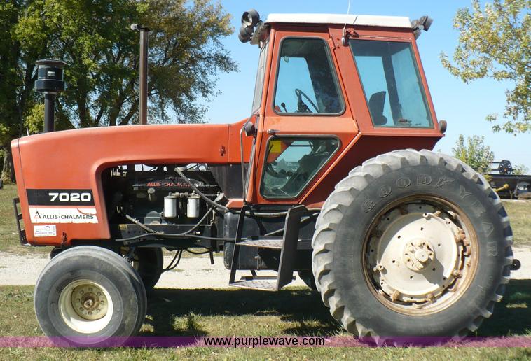 image for item B6008 1978 Allis Chalmers 7020 tractor