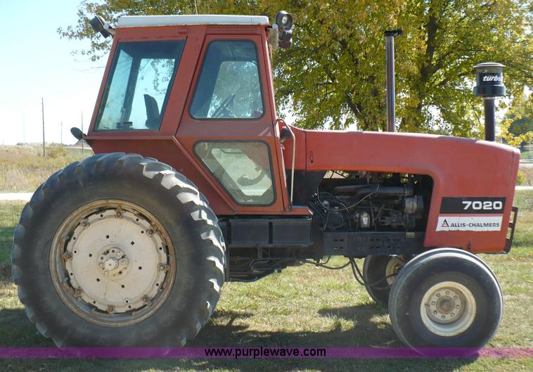 image for item B6008 1978 Allis Chalmers 7020 tractor