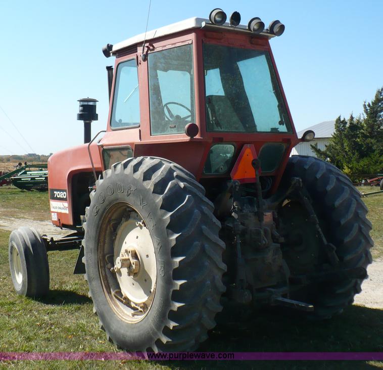 image for item B6008 1978 Allis Chalmers 7020 tractor