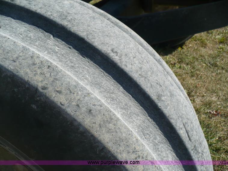 image for item B6008 1978 Allis Chalmers 7020 tractor