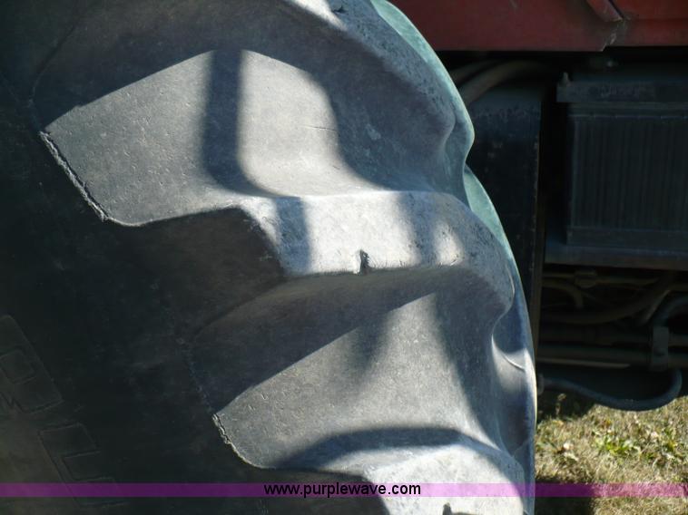 image for item B6008 1978 Allis Chalmers 7020 tractor