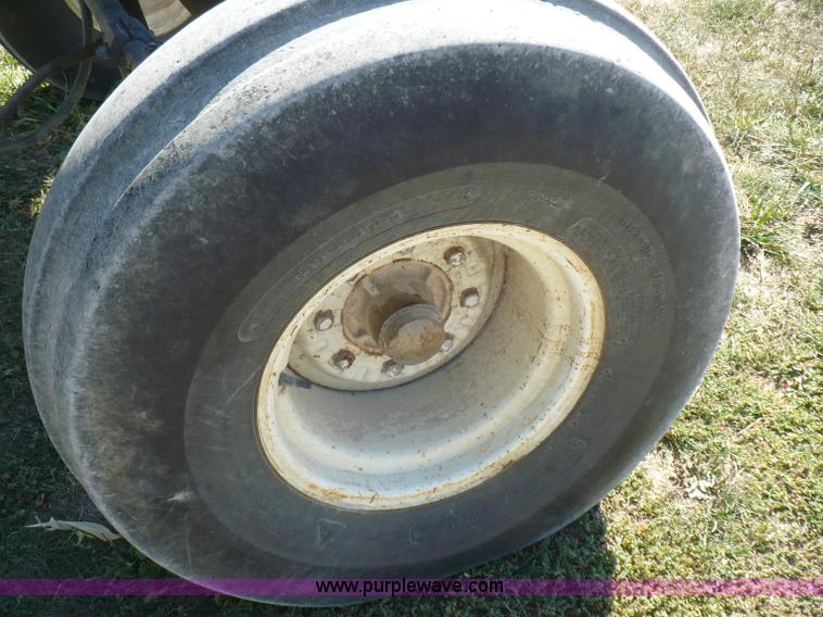 image for item B6008 1978 Allis Chalmers 7020 tractor