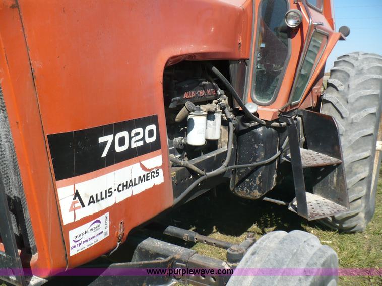 image for item B6008 1978 Allis Chalmers 7020 tractor