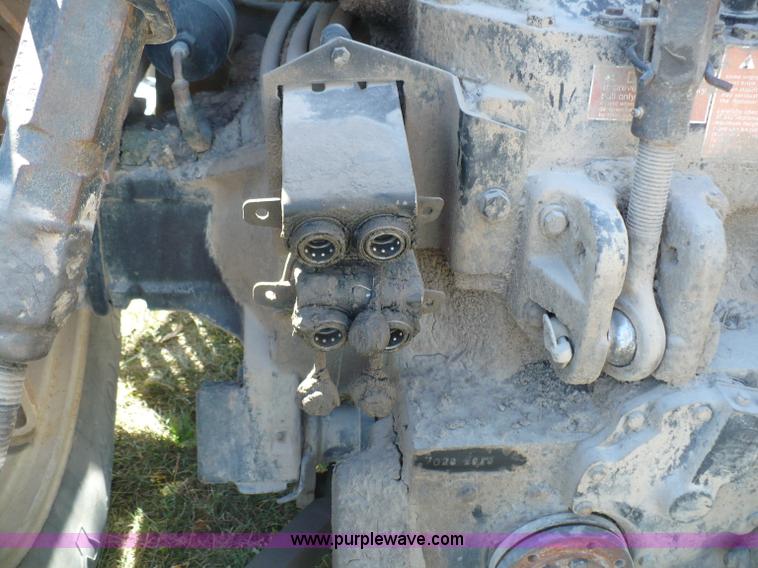 image for item B6008 1978 Allis Chalmers 7020 tractor