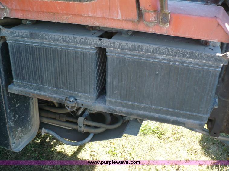 image for item B6008 1978 Allis Chalmers 7020 tractor