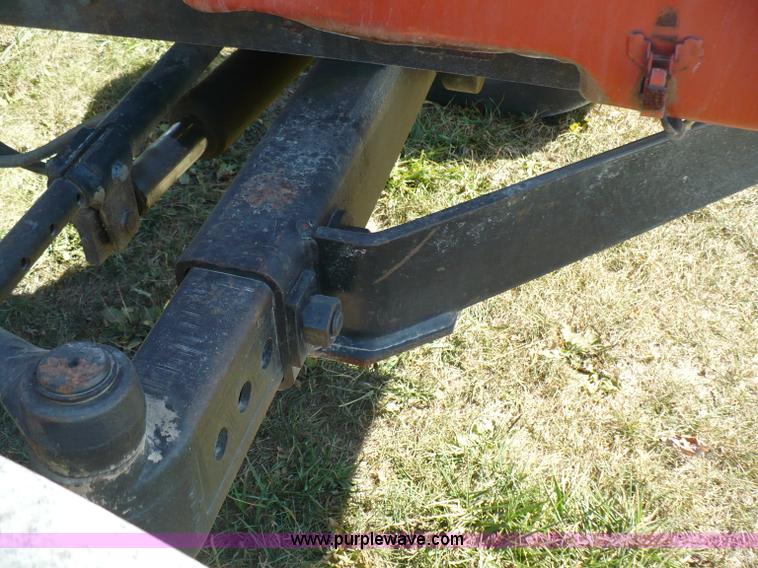 image for item B6008 1978 Allis Chalmers 7020 tractor