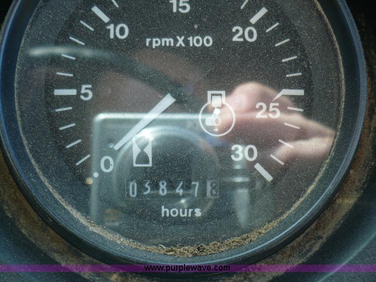 image for item B6008 1978 Allis Chalmers 7020 tractor