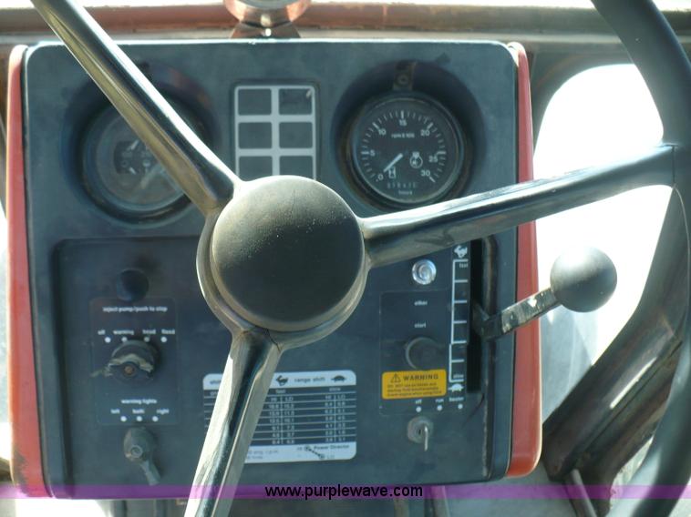 image for item B6008 1978 Allis Chalmers 7020 tractor