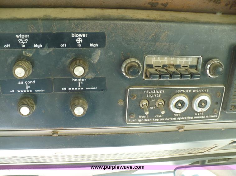 image for item B6008 1978 Allis Chalmers 7020 tractor