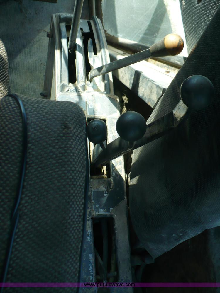 image for item B6008 1978 Allis Chalmers 7020 tractor