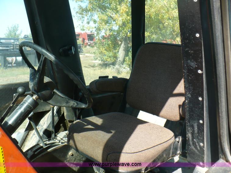 image for item B6008 1978 Allis Chalmers 7020 tractor