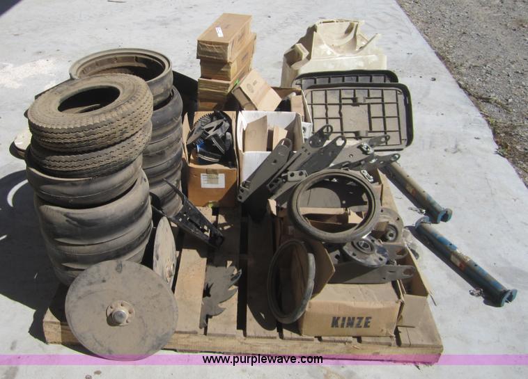 image for item B9022 Assorted Kinze planter parts