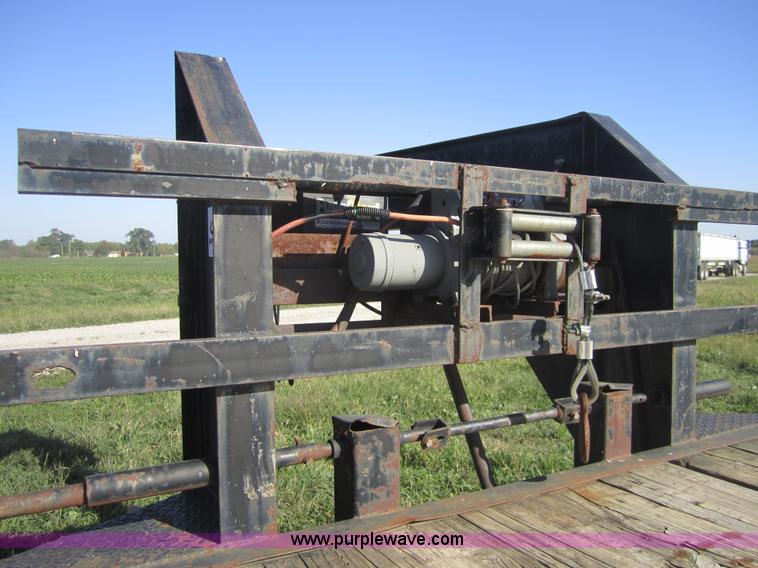 image for item C5029 1999 Texas Bragg 30' flatbed trailer