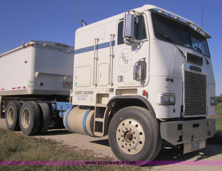 image for item C5031 1989 Freightliner FLA semi truck