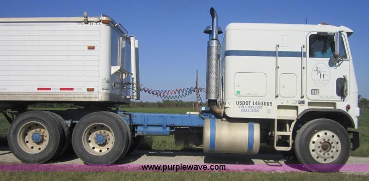 image for item C5031 1989 Freightliner FLA semi truck