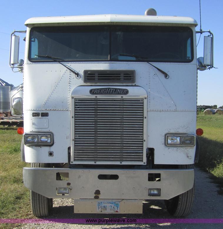 image for item C5031 1989 Freightliner FLA semi truck