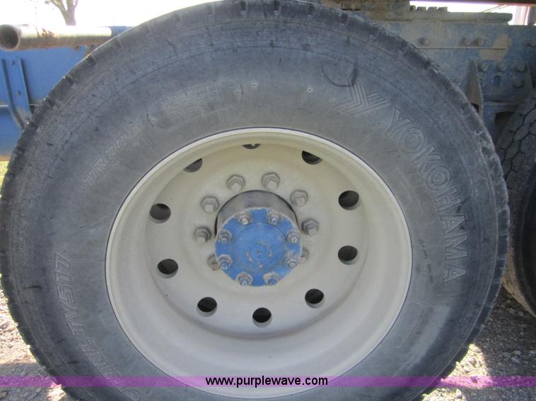 image for item C5031 1989 Freightliner FLA semi truck