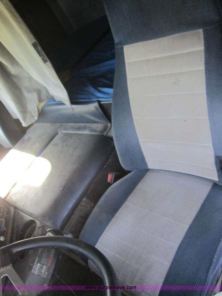 image for item C5031 1989 Freightliner FLA semi truck