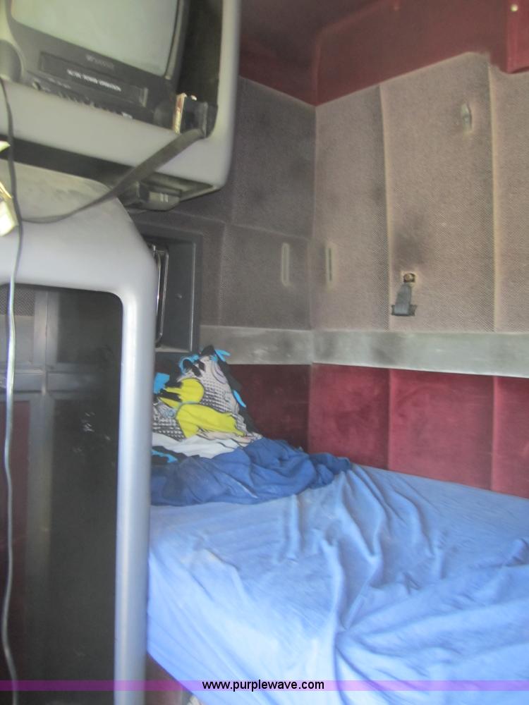 image for item C5032 1999 Volvo VNL 64T semi truck