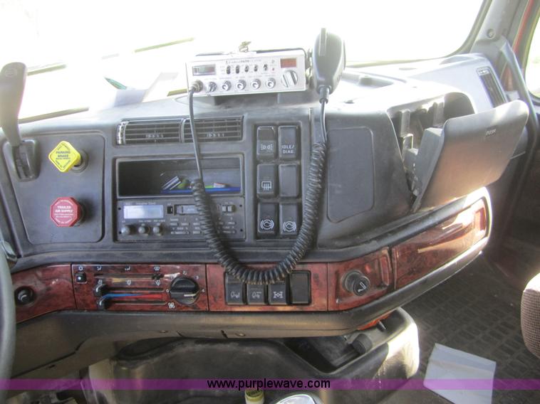 image for item C5032 1999 Volvo VNL 64T semi truck