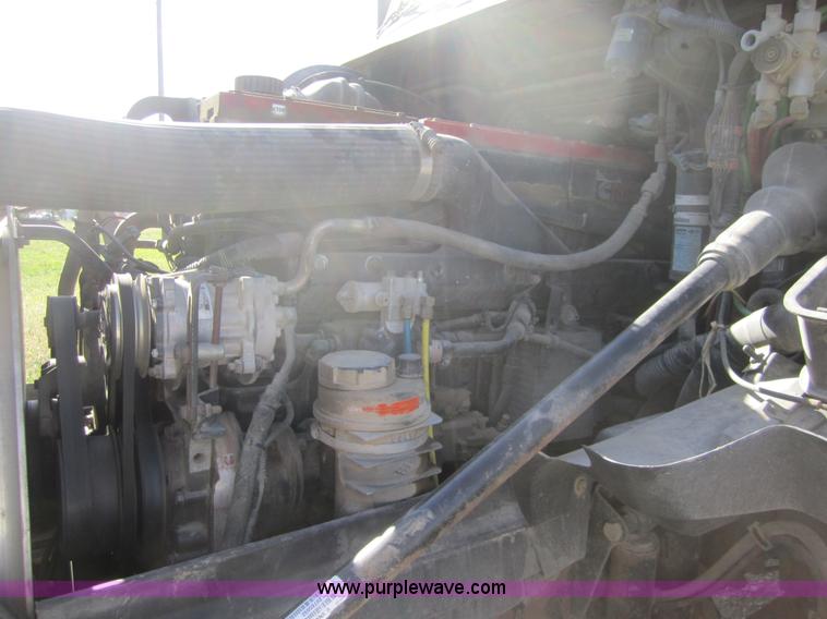 image for item C5032 1999 Volvo VNL 64T semi truck