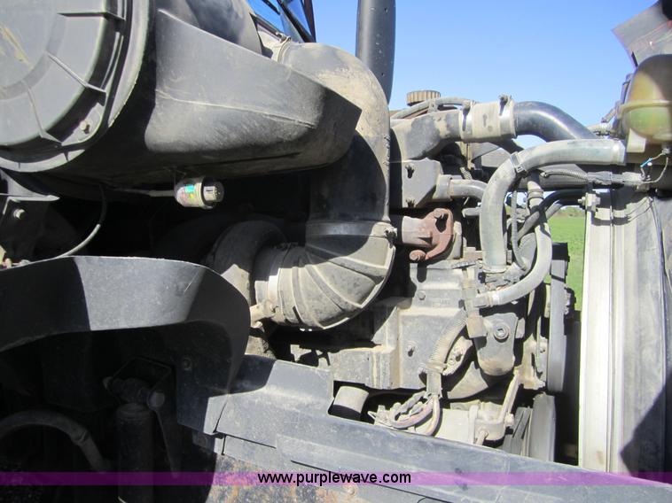 image for item C5032 1999 Volvo VNL 64T semi truck