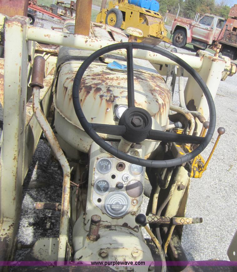 image for item C5066 Allis Chalmers I600 tractor