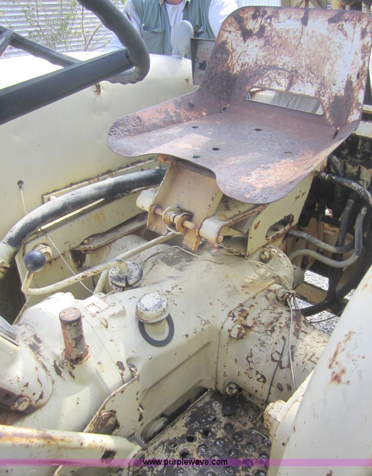 image for item C5066 Allis Chalmers I600 tractor