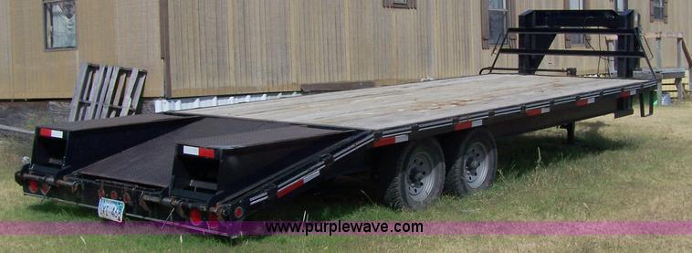 image for item D8529 2002 Diamond Trailers 25' x 8' goose neck trailer