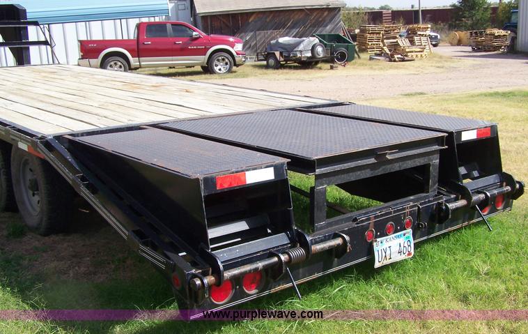 image for item D8529 2002 Diamond Trailers 25' x 8' goose neck trailer