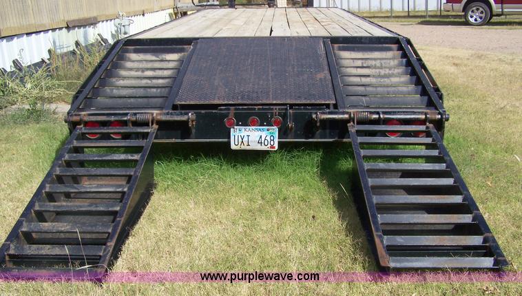 image for item D8529 2002 Diamond Trailers 25' x 8' goose neck trailer