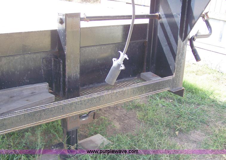 image for item D8529 2002 Diamond Trailers 25' x 8' goose neck trailer