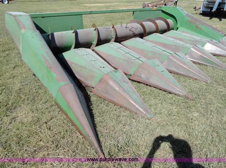 image for item F9388 John Deere 653A six row crop head