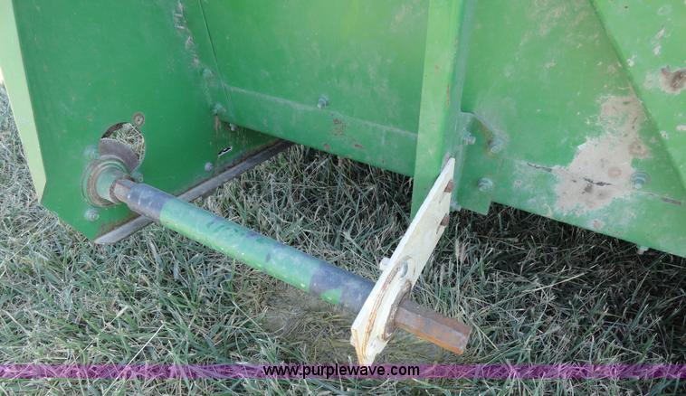 image for item F9388 John Deere 653A six row crop head