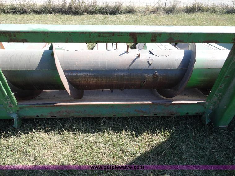 image for item F9388 John Deere 653A six row crop head