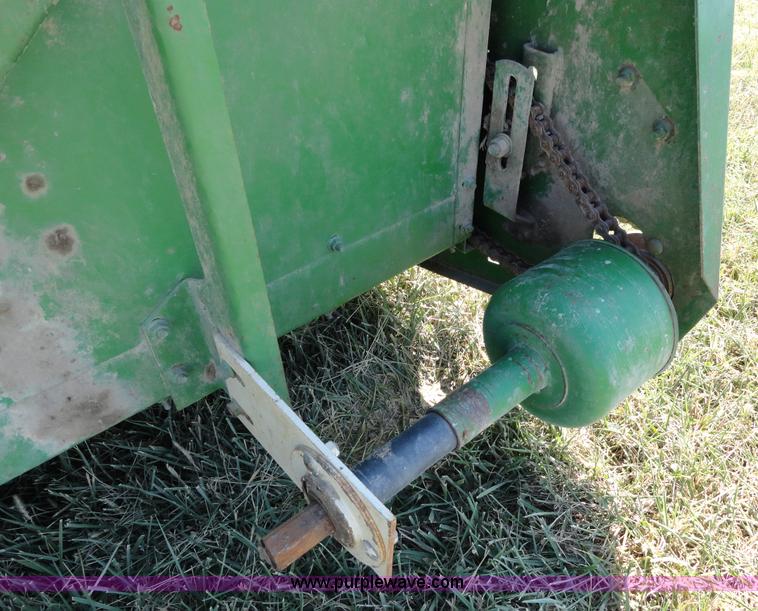 image for item F9388 John Deere 653A six row crop head